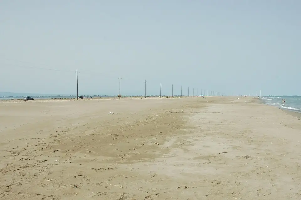 Barra del Trabucador, una larga lengua de arena entre el mar y la bahía de los Alfaques