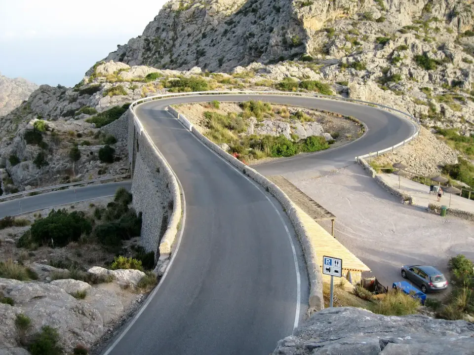 El Nus de sa Corbata, curva en espiral donde la carretera de Sa Calobra pasa por debajo de sí misma