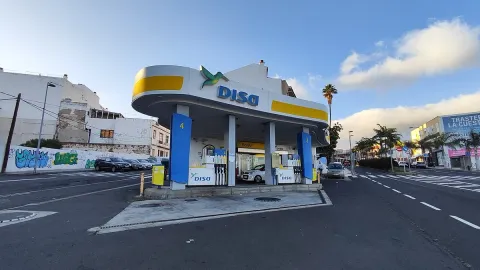 Foto de referencia de una gasolinera DISA