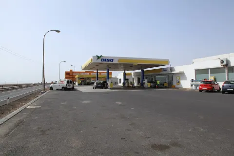 Foto de referencia de una gasolinera DISA