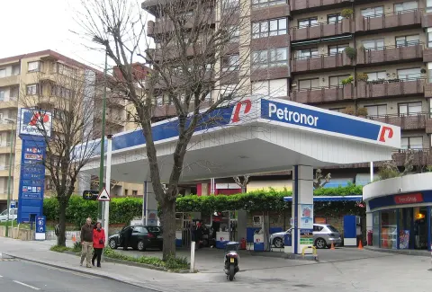 Foto de referencia de una gasolinera Petronor