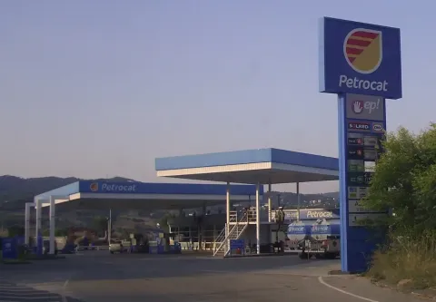 Foto de referencia de una gasolinera Petrocat